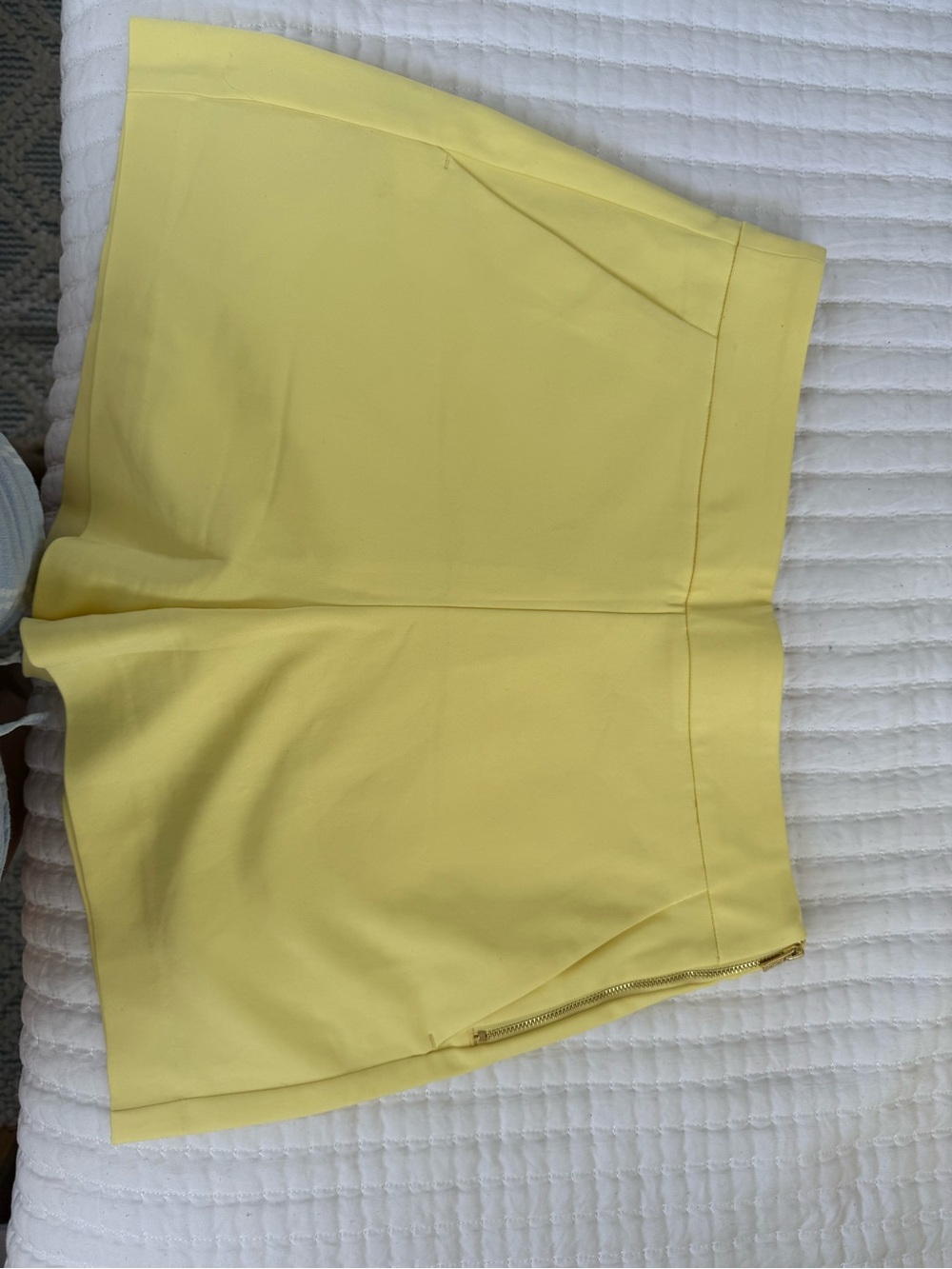 Lilly Pulitzer Sarissa Stretch Short in butter yellow size 10 NWOT